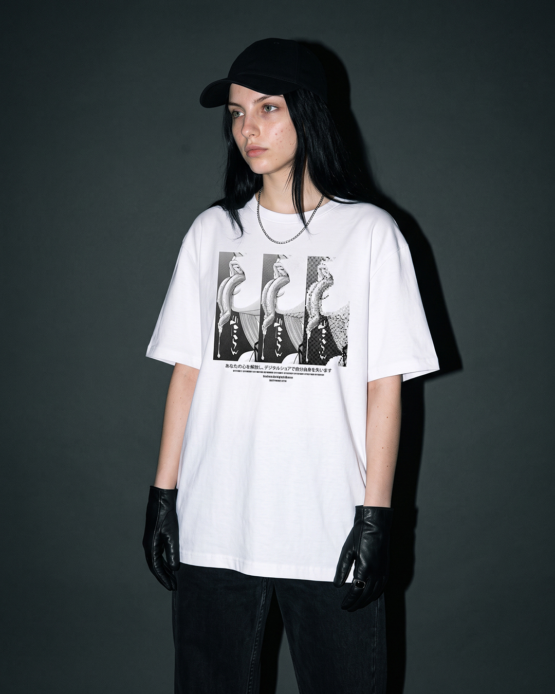 bila-futbolka-oversize-digital-shores-lily01
