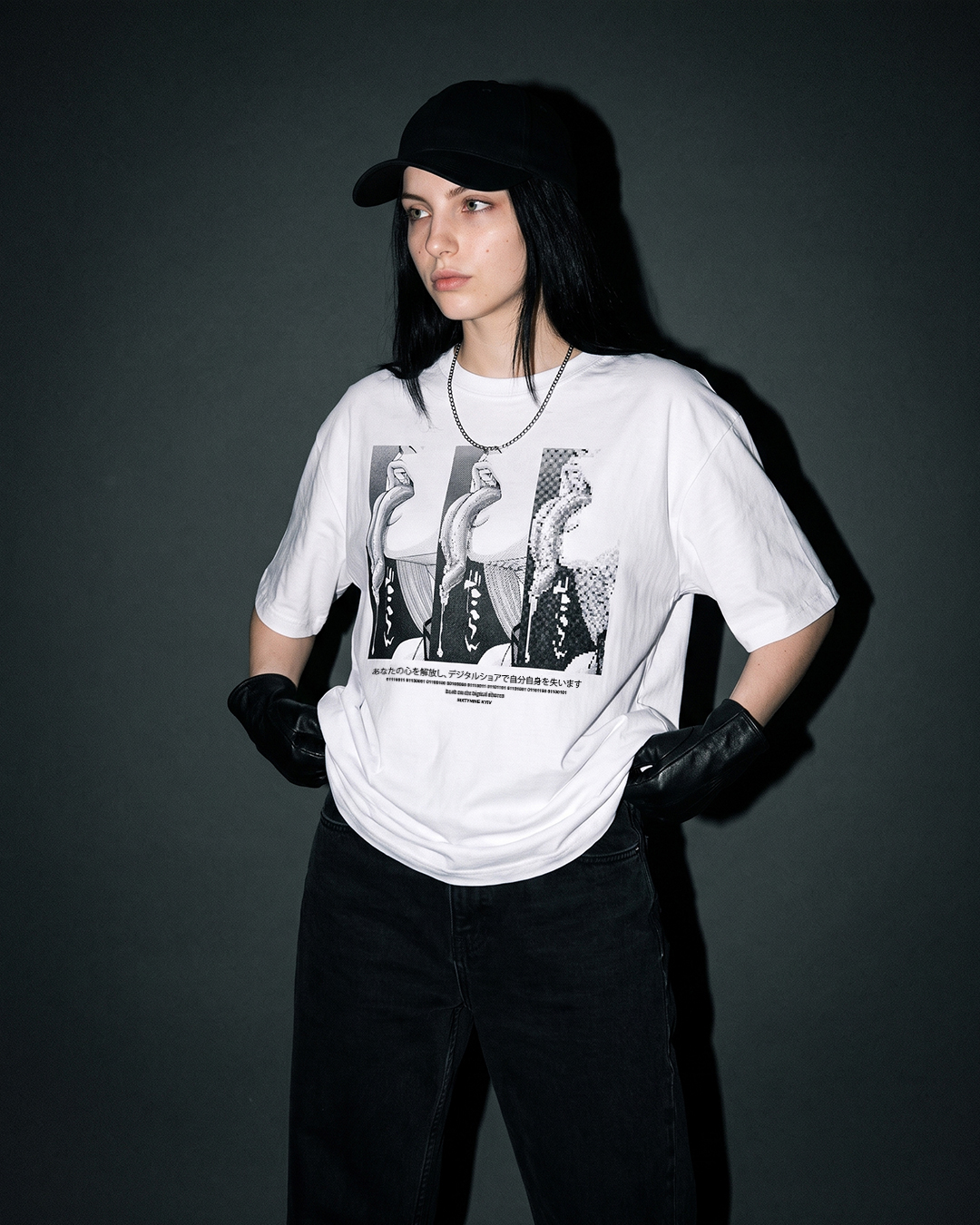bila-futbolka-oversize-digital-shores-lily03