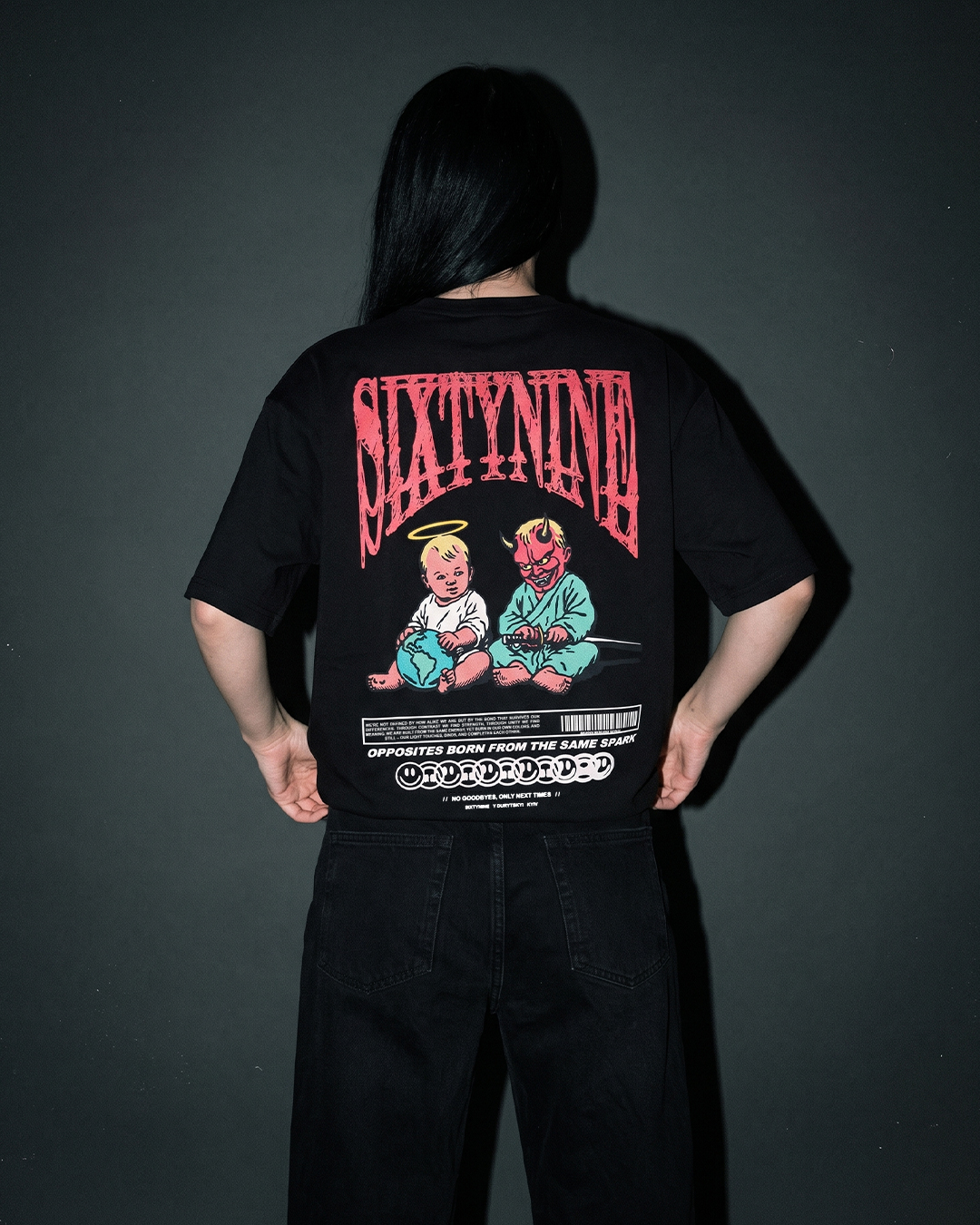 chorna-oversize-futbolka-the-twins-back-lily
