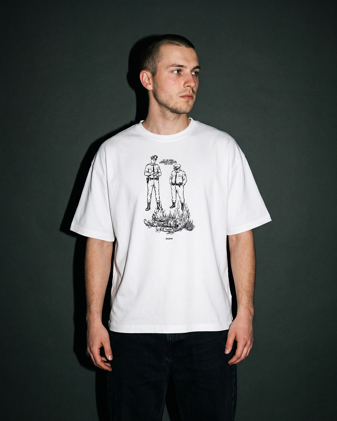 bila-futbolka-oversize-burnout-kent