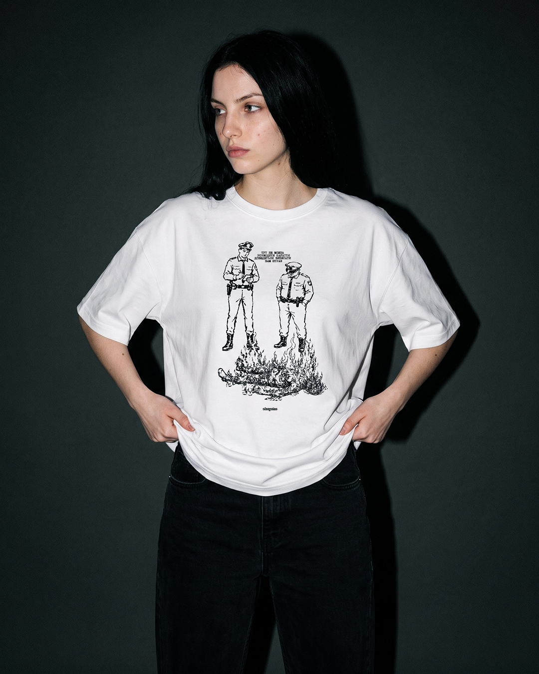 bila-futbolka-oversize-burnout-lily