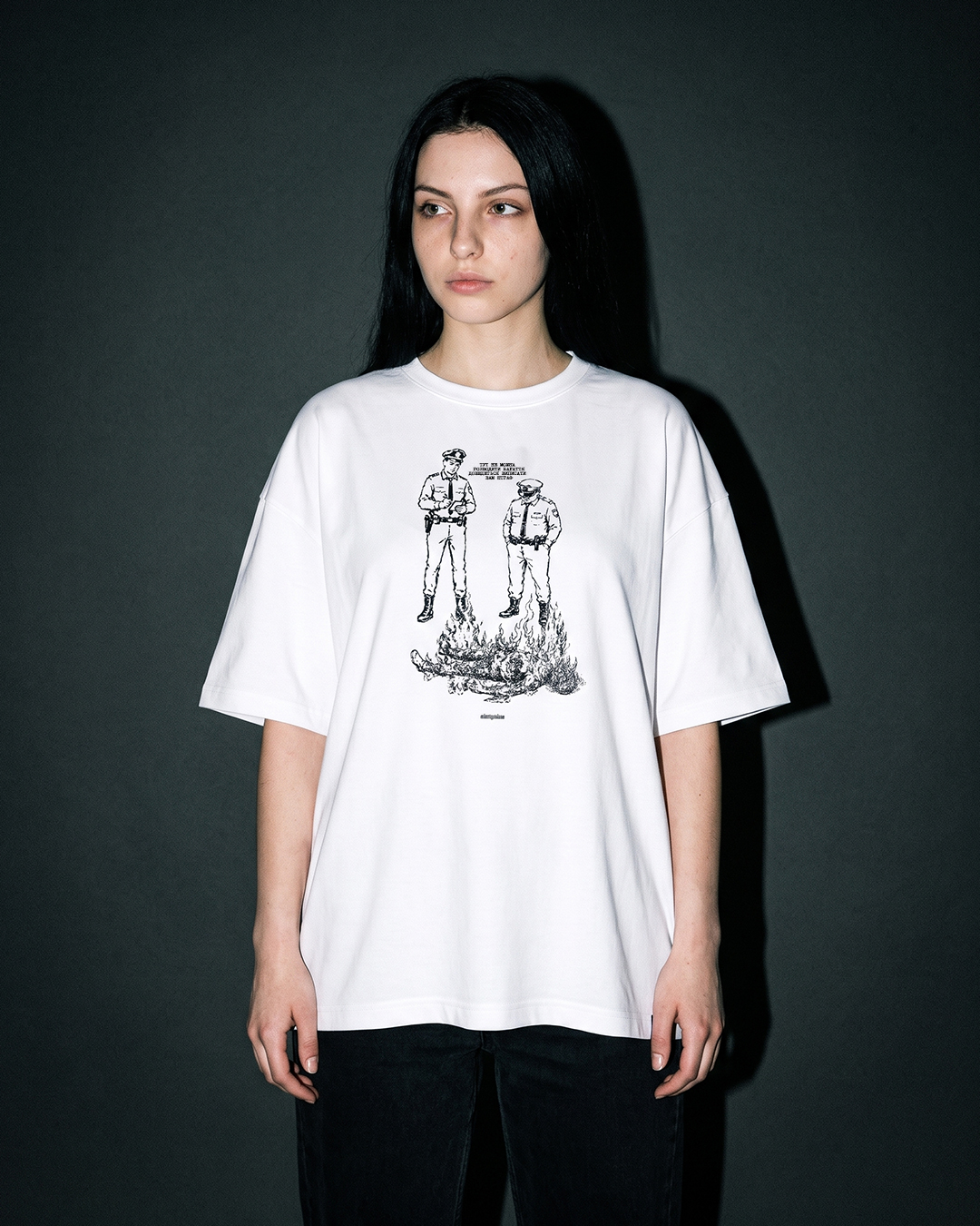 bila-futbolka-oversize-burnout-lily2