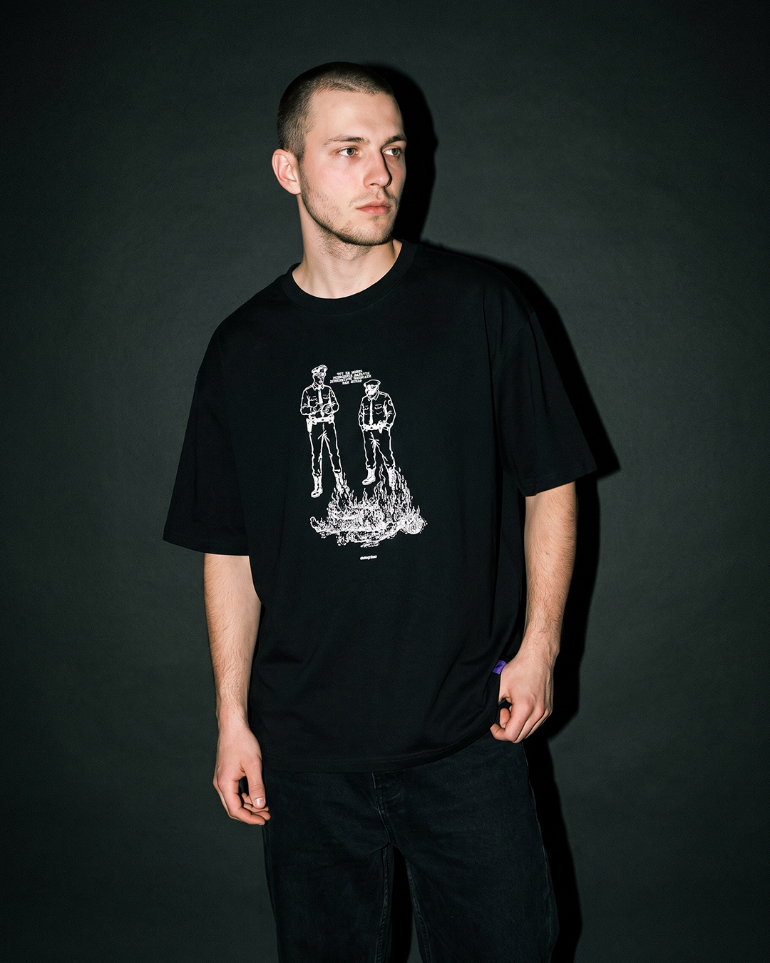 chorna-futbolka-oversize-burnout-kent