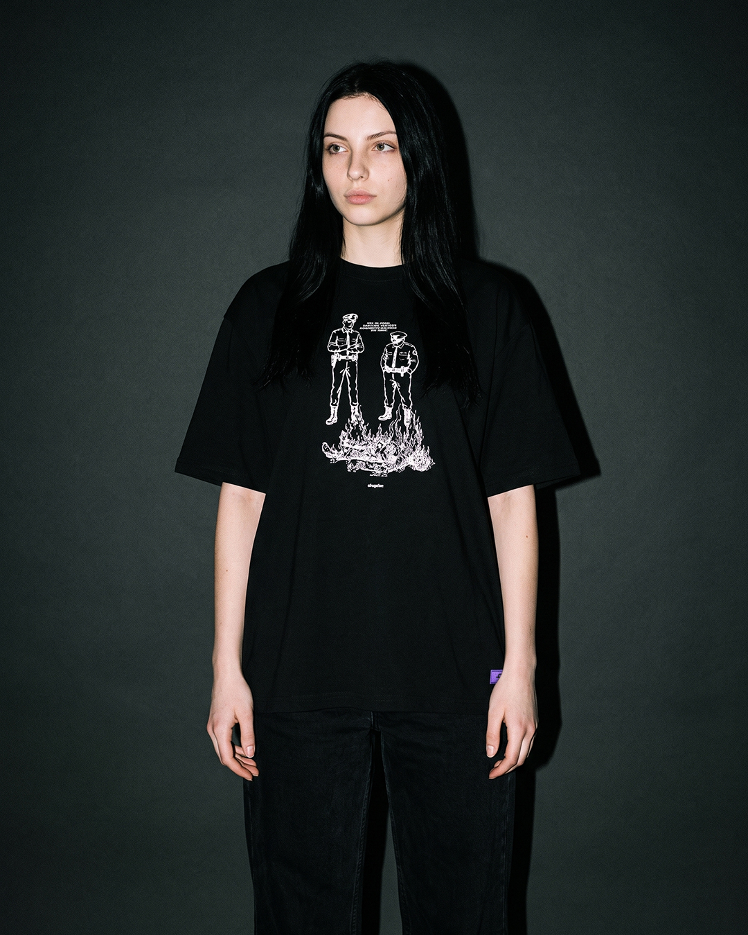 chorna-futbolka-oversize-burnout-lily