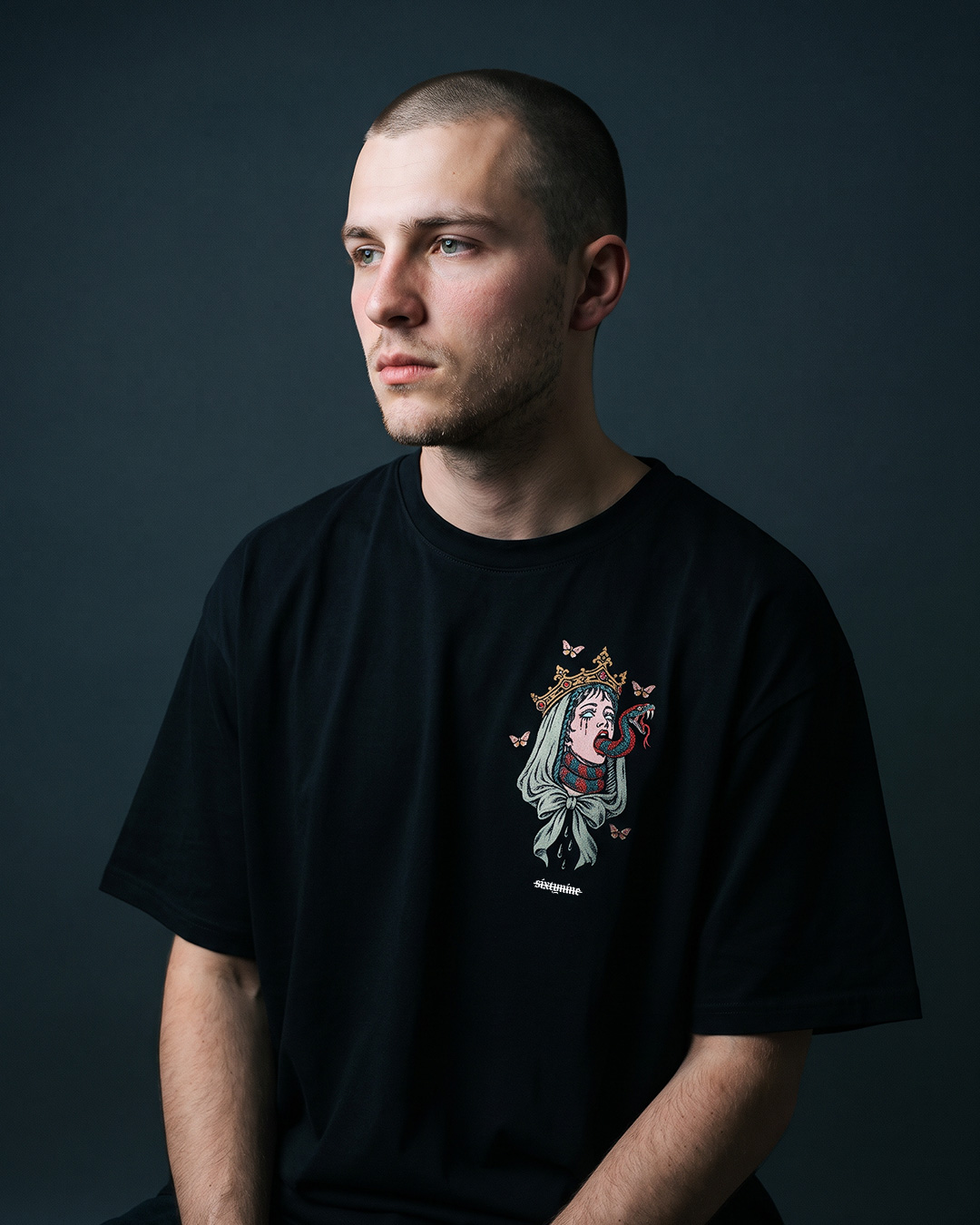 chorna-futbolka-oversize-martyr-front-kent
