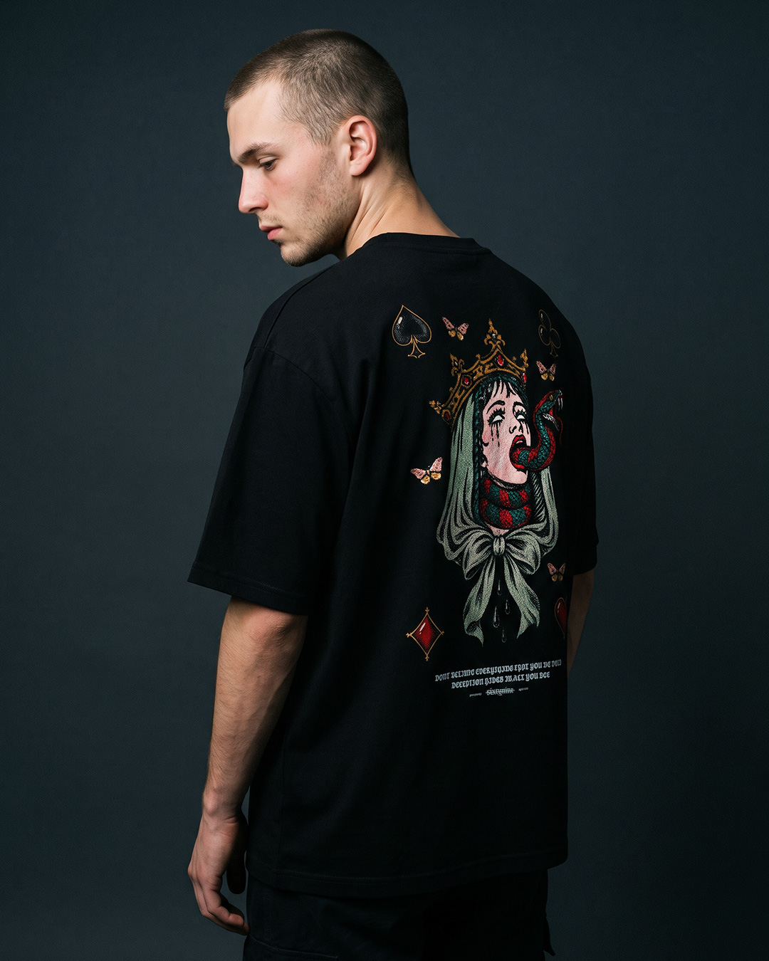 chorna-futbolka-oversize-martyr-szady-kent