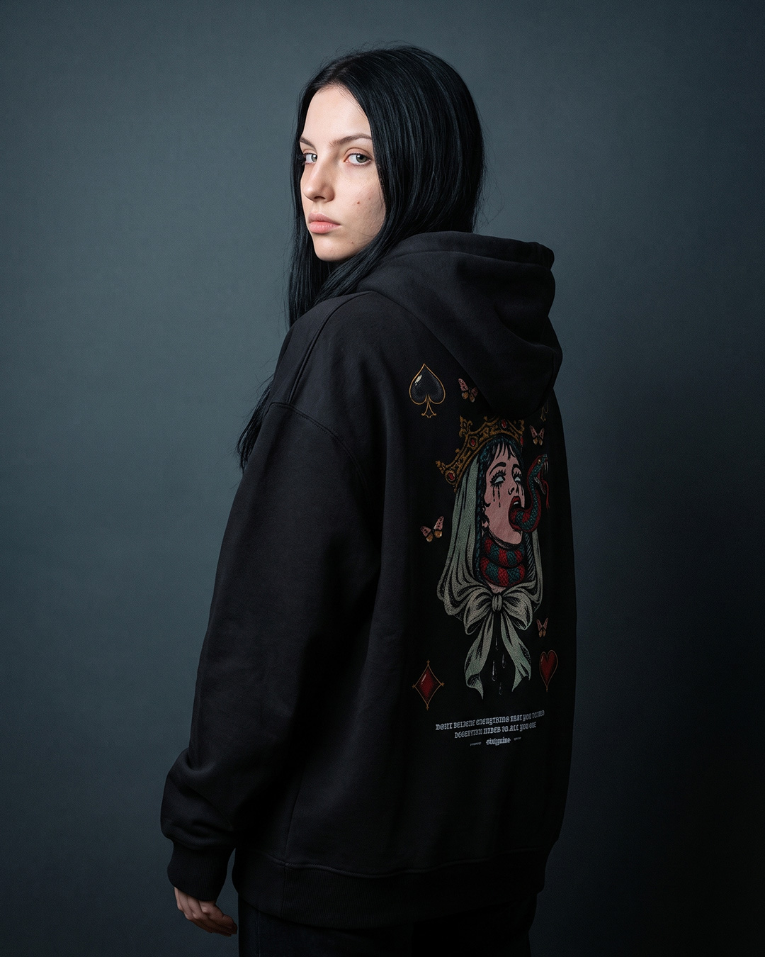 chorne-oversize-hudi-martyr-back-lily2
